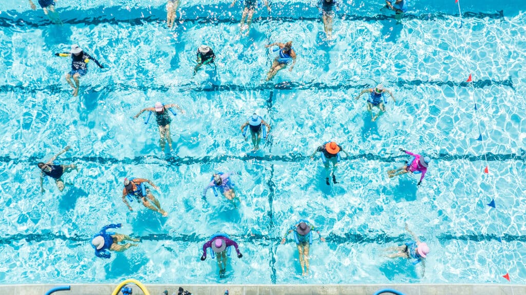 fasalka jimicsiga biyaha ee mottino overhead shot